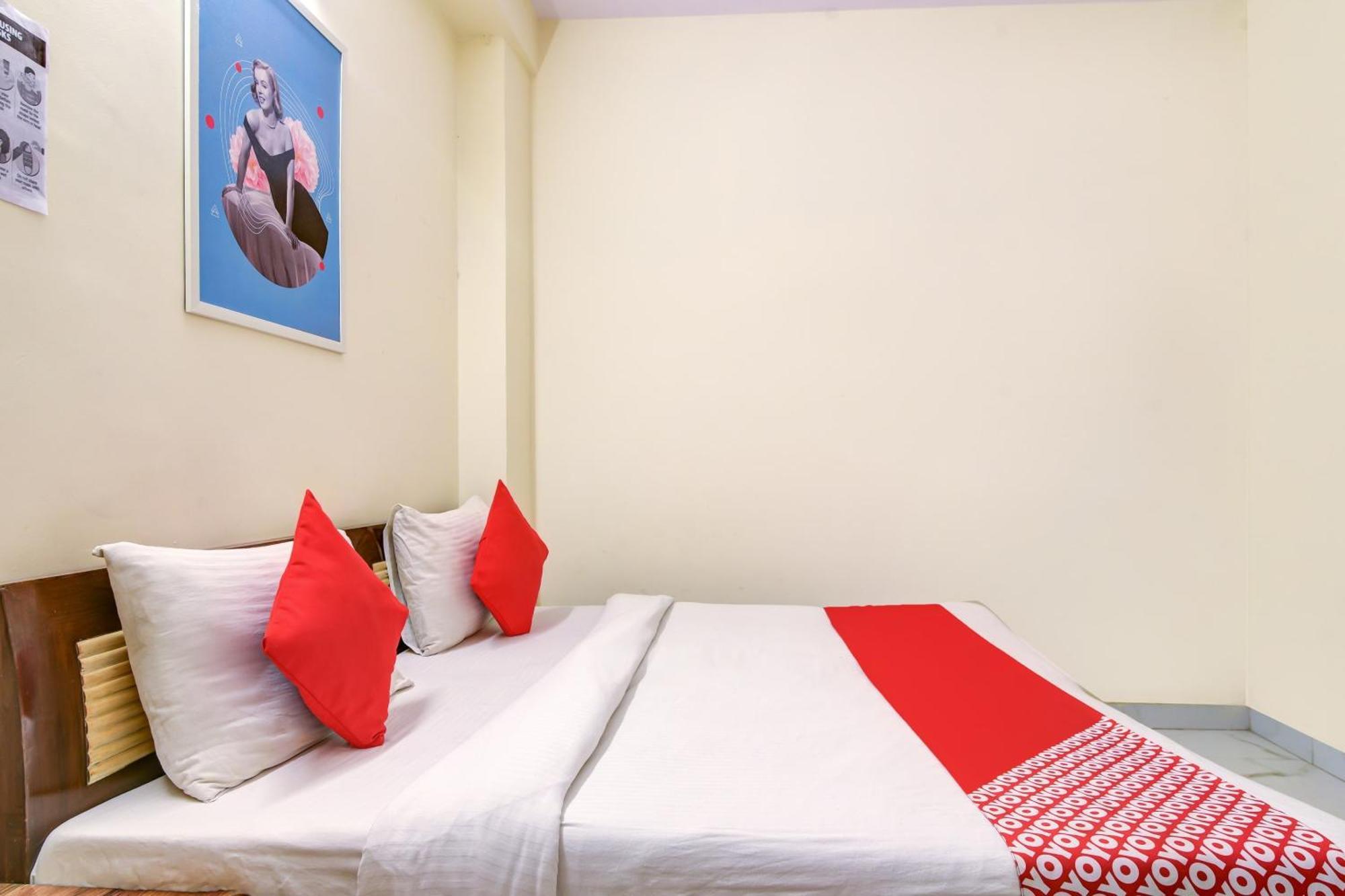 Hotel O 74192 Vishwakarma Palace 德里 外观 照片