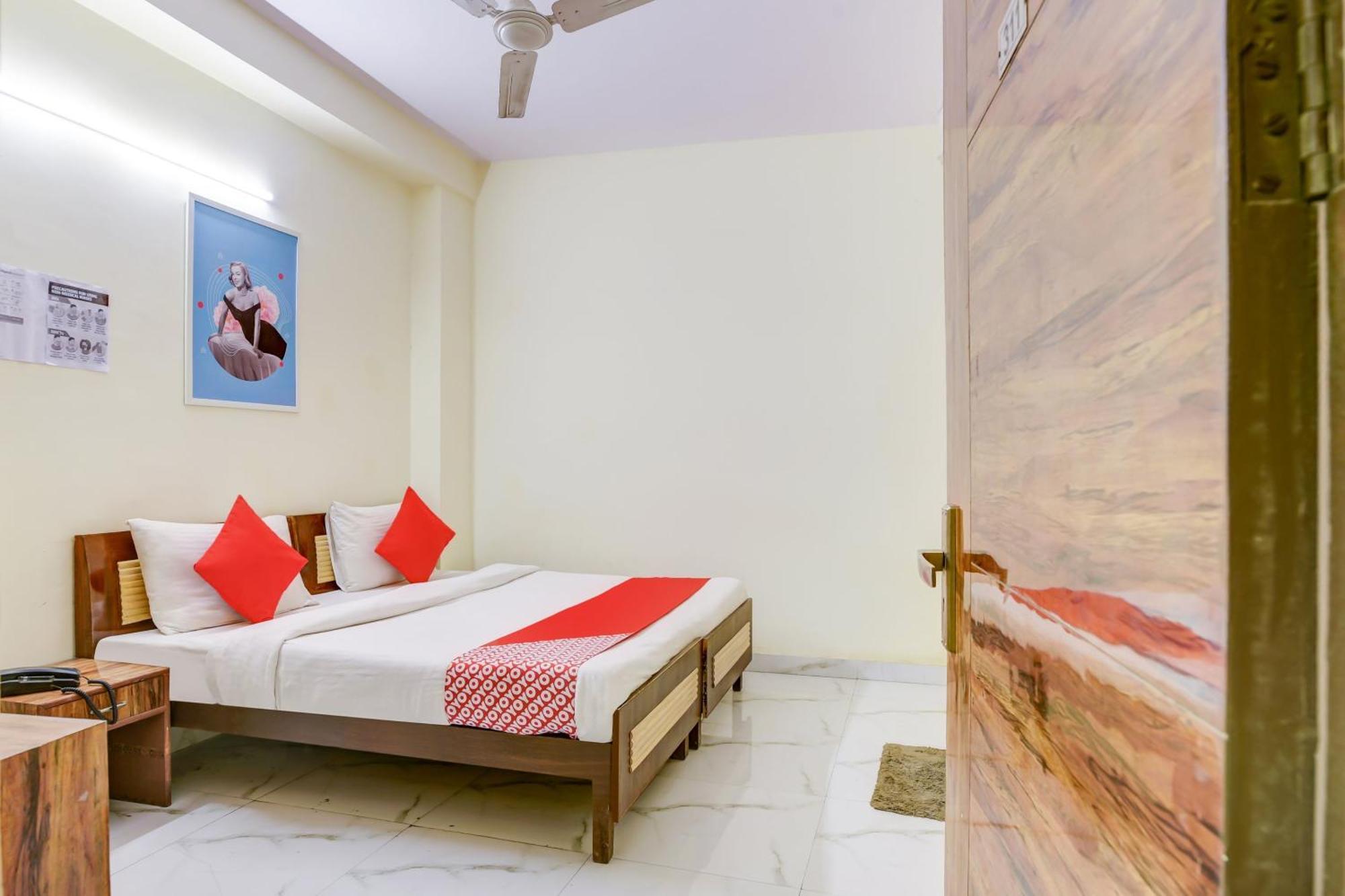 Hotel O 74192 Vishwakarma Palace 德里 外观 照片