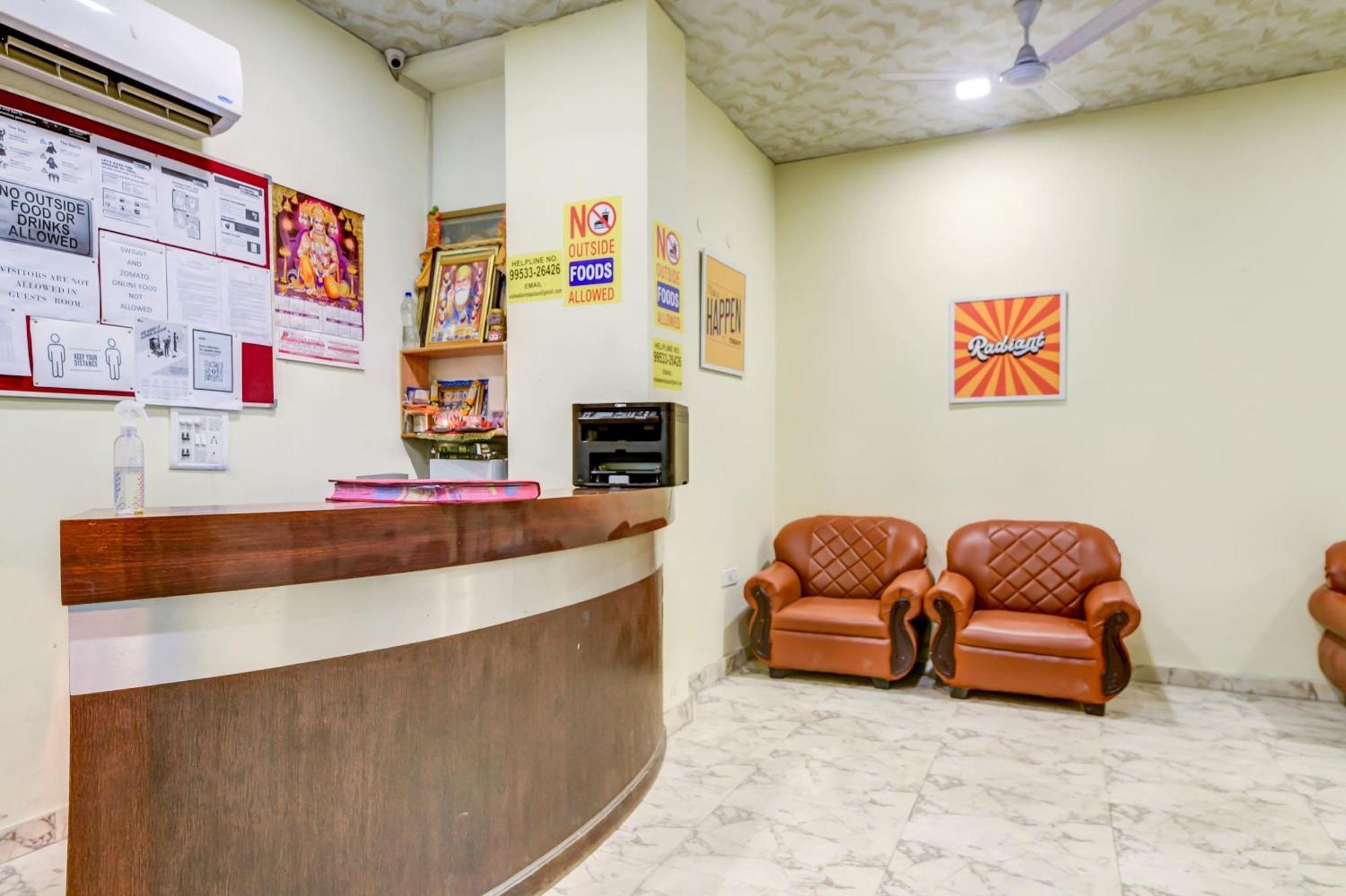 Hotel O 74192 Vishwakarma Palace 德里 外观 照片