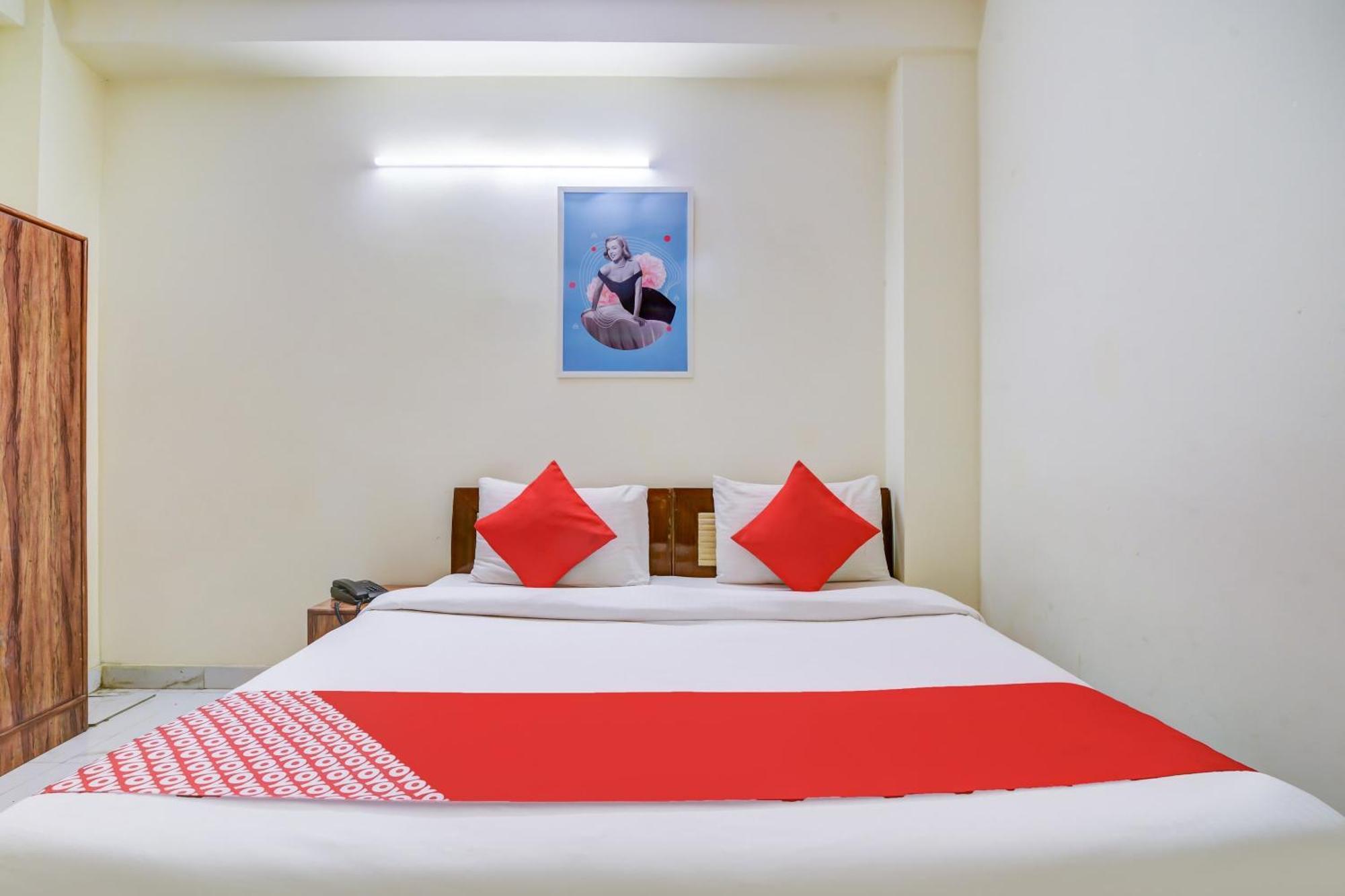 Hotel O 74192 Vishwakarma Palace 德里 外观 照片