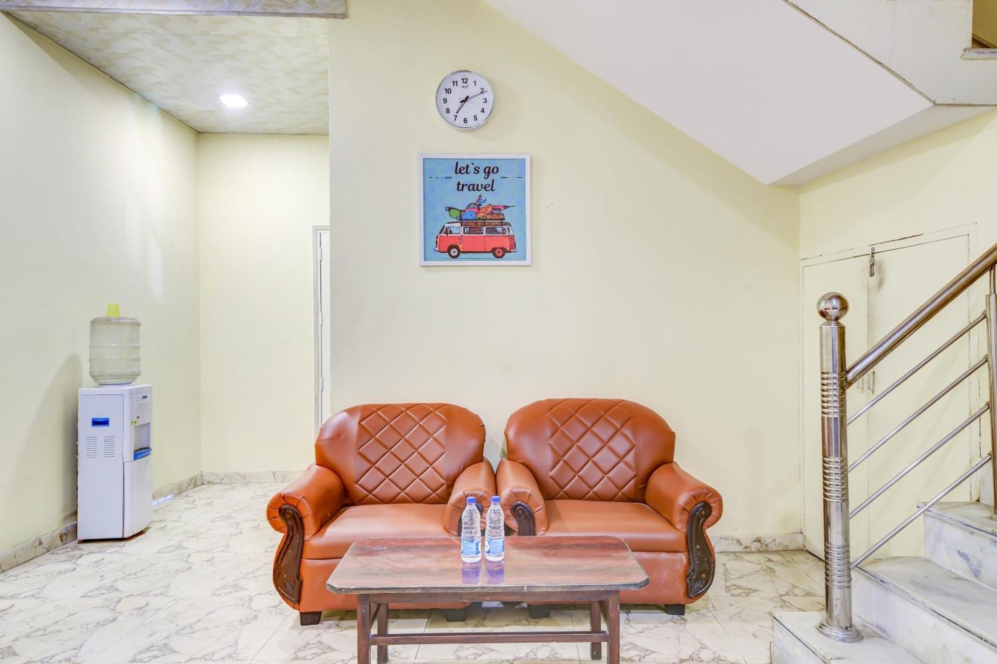 Hotel O 74192 Vishwakarma Palace 德里 外观 照片