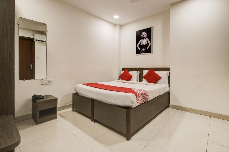 Hotel O 74192 Vishwakarma Palace 德里 外观 照片